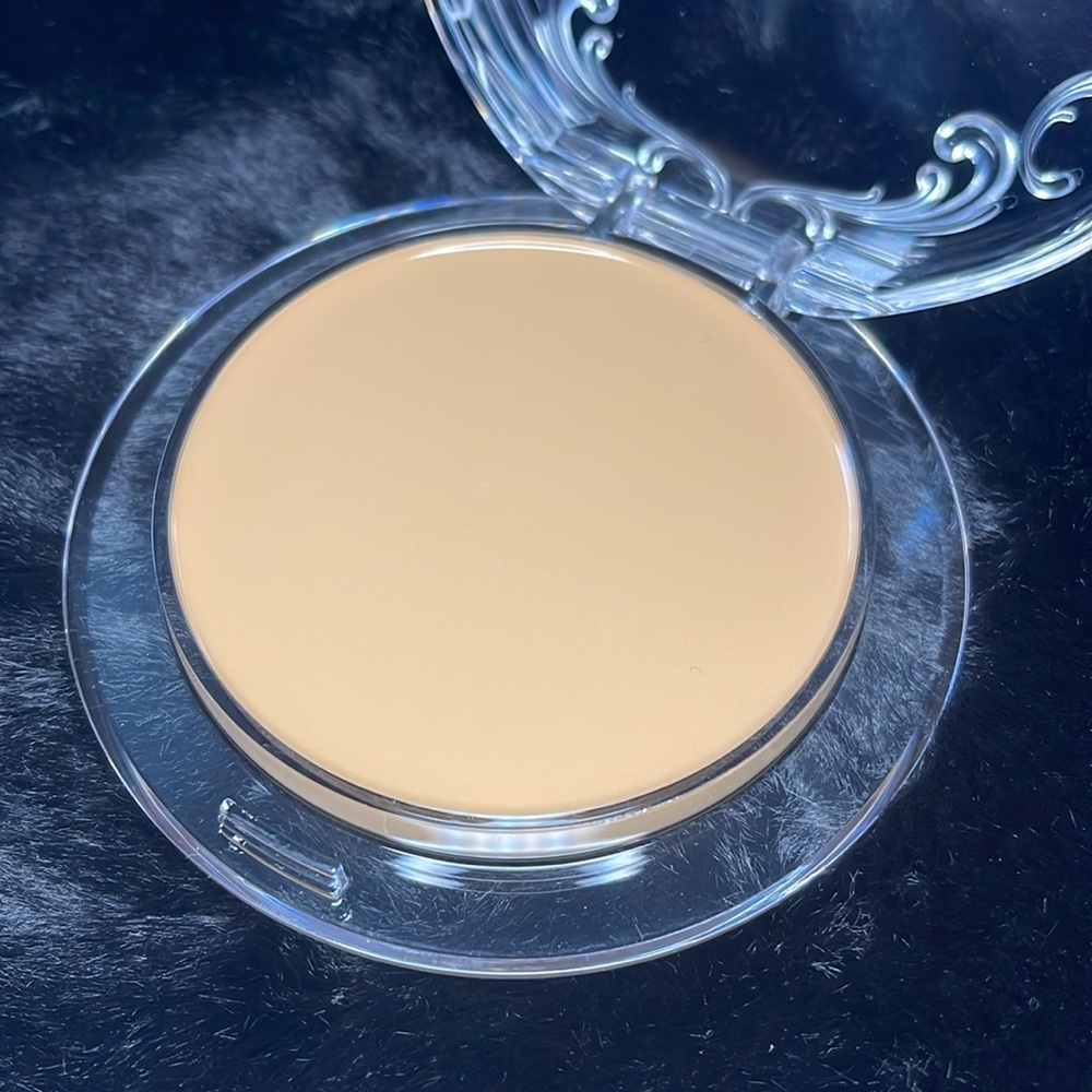 KVD Good Apple Medium 051 Skin-Perfecting Hydrating Foundation Balm - Picture 6 of 6